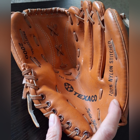Baseball Glove - Picture 3 of 3